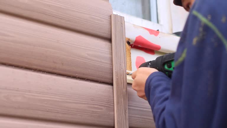 How To Choose The Right Materials for Your Siding Installation in 'Lake Arrowhead, ME